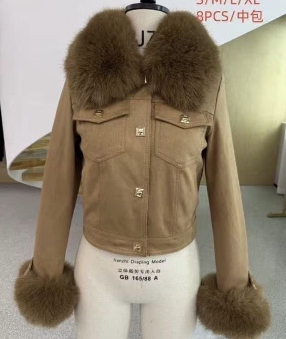 Яке от велур с косъм