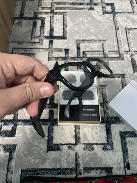 kamerali ko’z oynak sotiladi