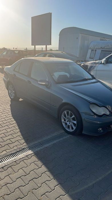 Dezmembram Mercedes C Class 2.2 diesel din 2006
