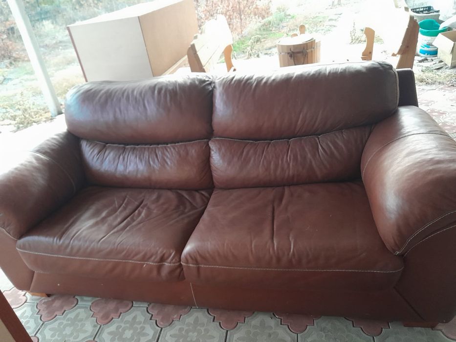 Срочно продам кожаный диван