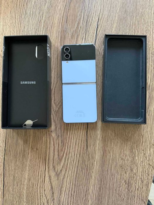 Samsung Galaxy Z Flip 4