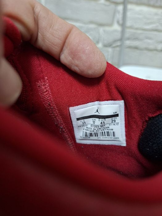 Оригинальные кожаные кроссовки