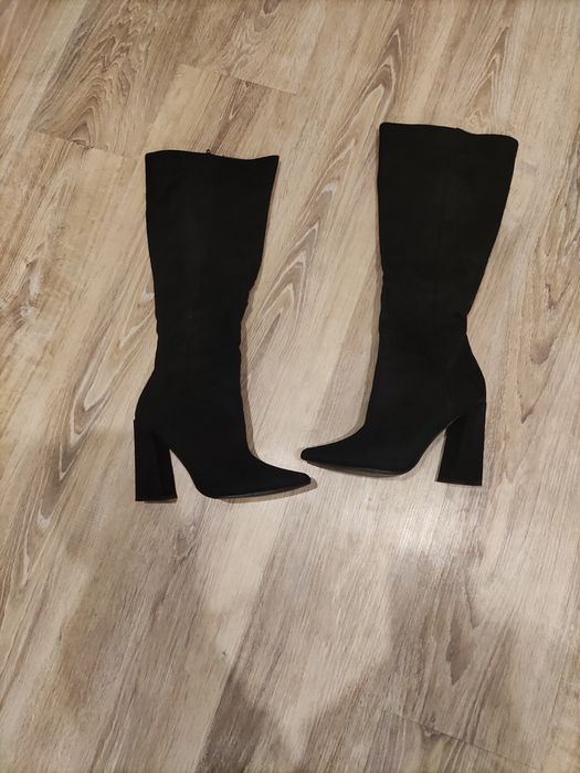 Елегантни велурени ботуши