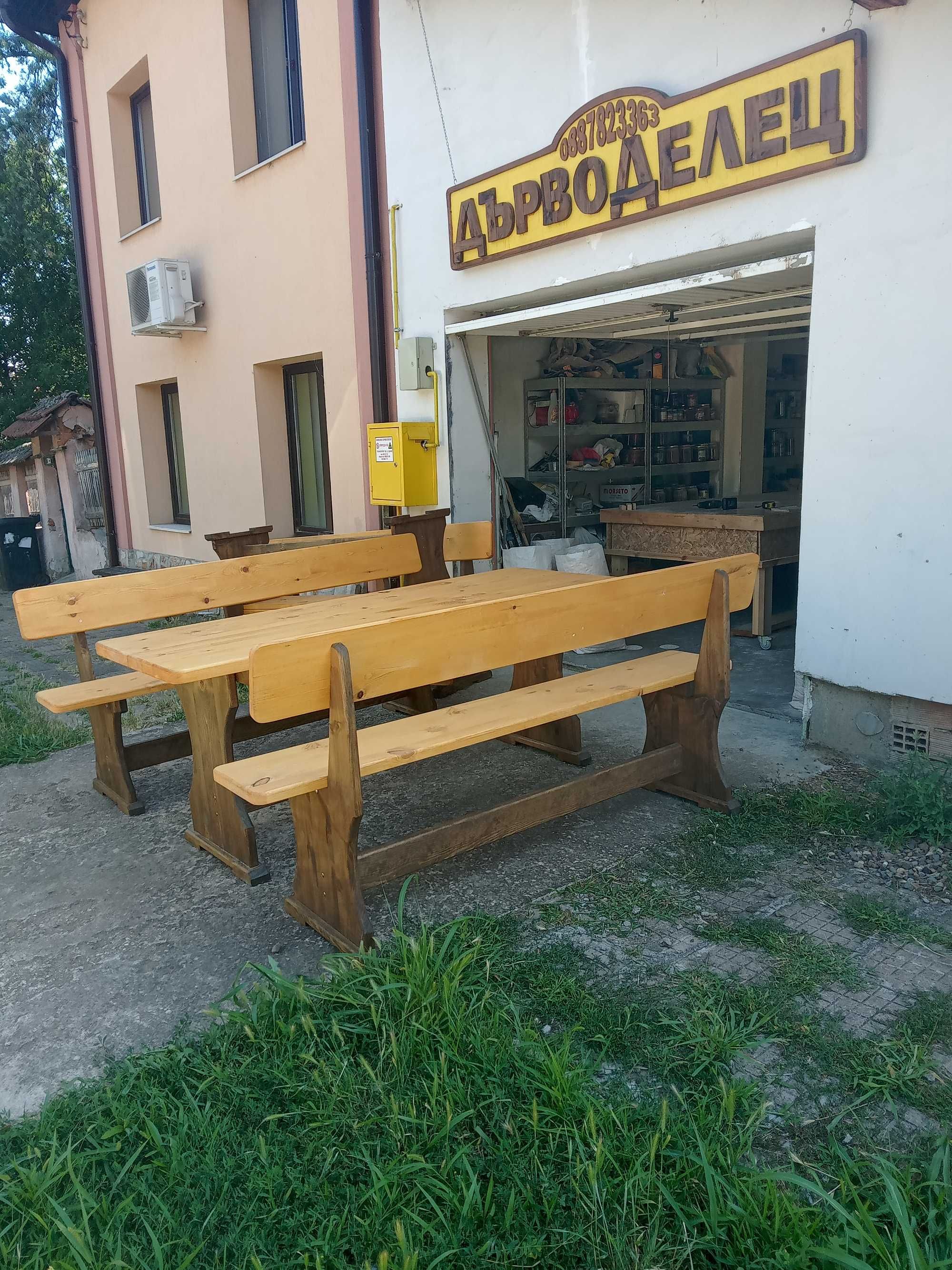Маса и пейки за барбекю,навес,градина