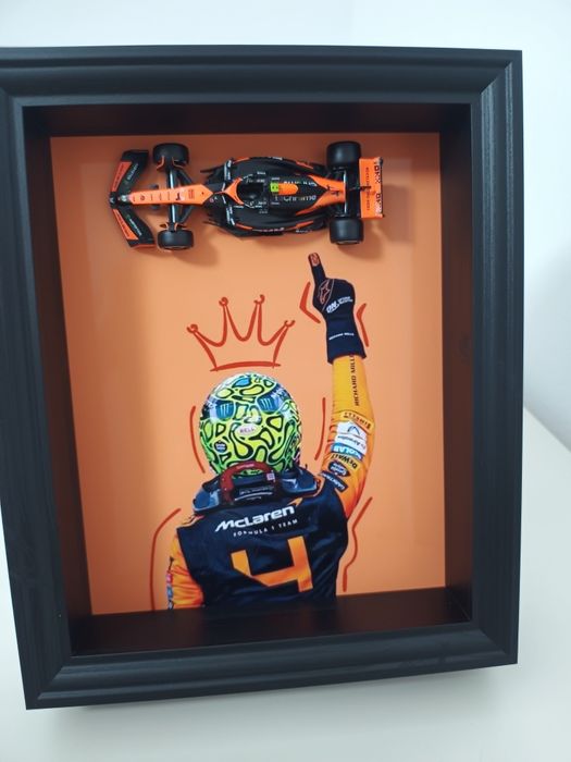 Tablou din lemn 25x20 cm – Machetă F1 Lando Norris „Campion Mondial”