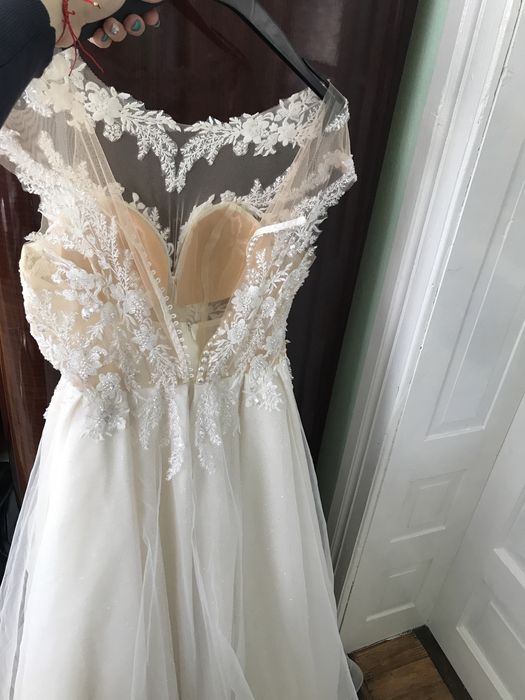 Vând rochie de mireasa A-line+voal+crinolina