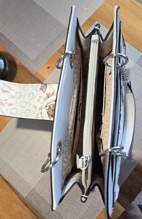 Дамска чанта GUESS