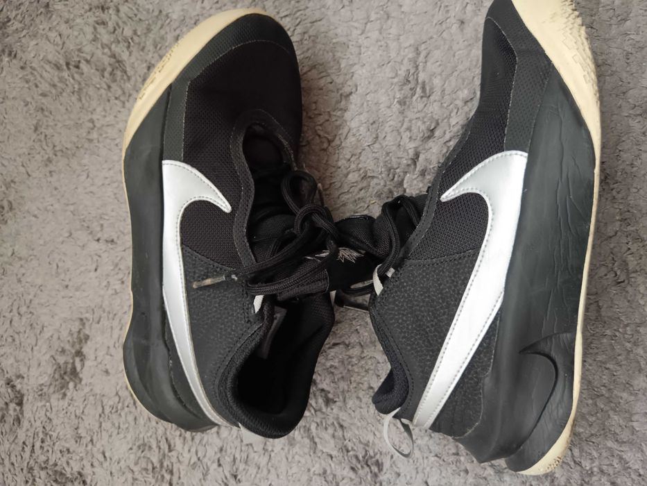 Adidași Nike Team Hustle D10.marimea 39