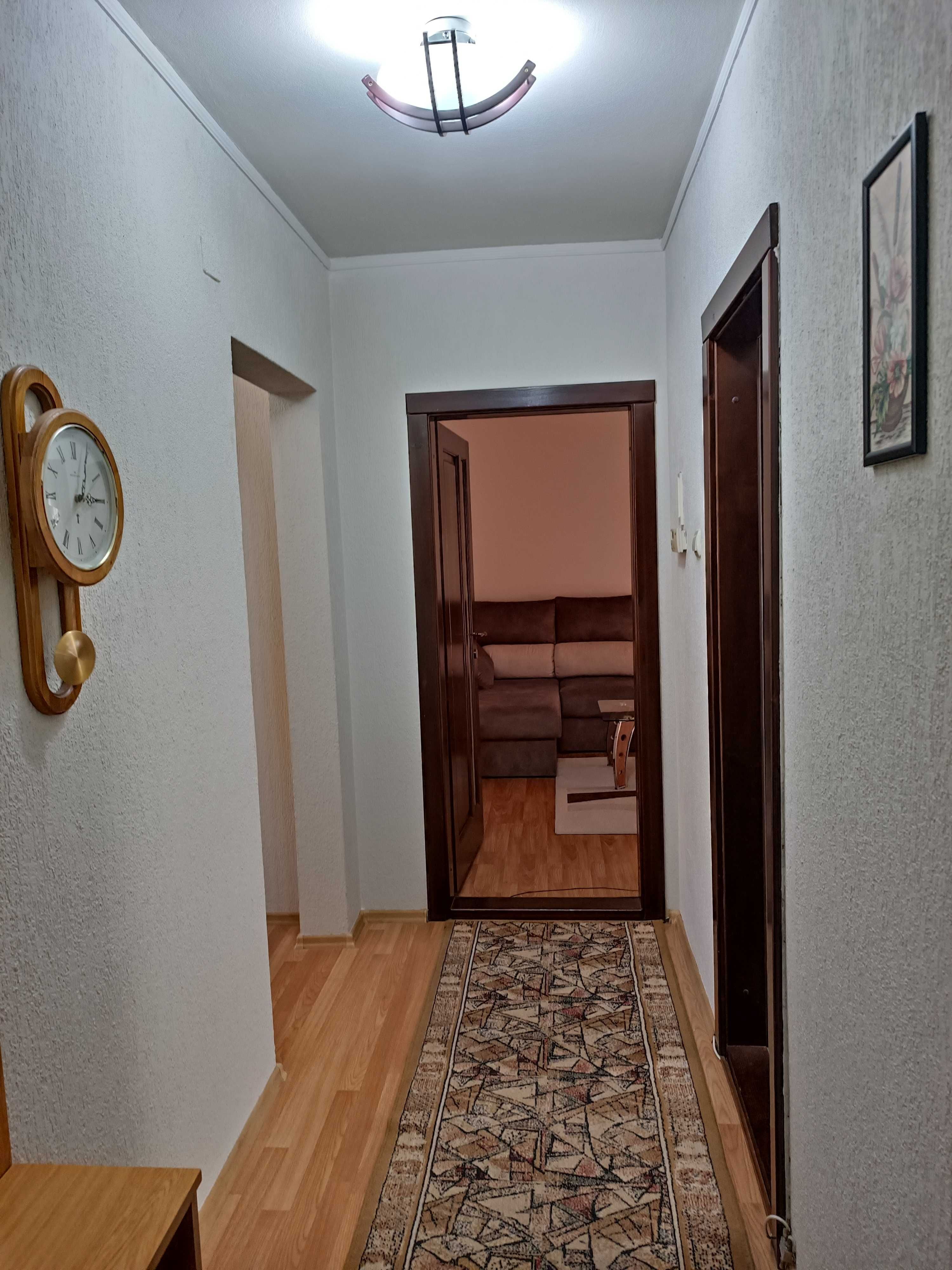 Vând apartament 4 camere