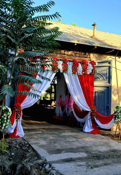 Saxnalar sotiladi qizil gilami bor