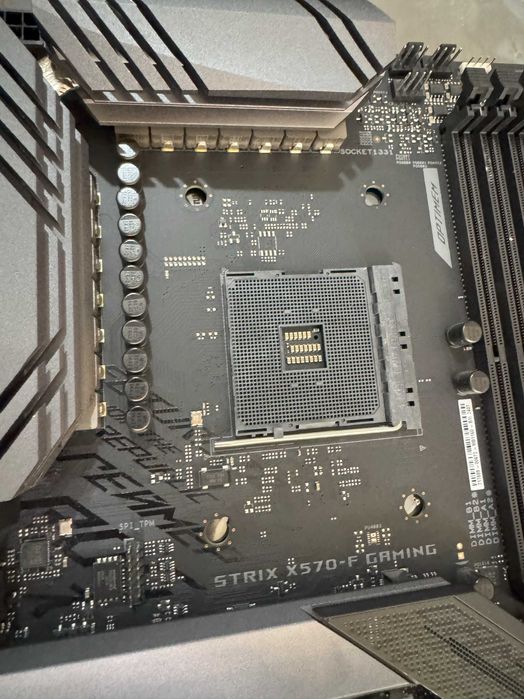 Placa de baza: ASUS ROG STRIX X570-F Gaming - ca noua, cutie + factura