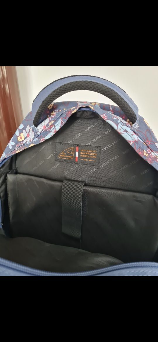 Продавам ученическа раница