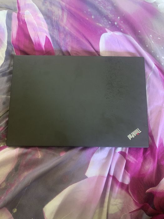 Vând laptop Lenovo cu windows 10 Pro cu două baterii totul funcțional