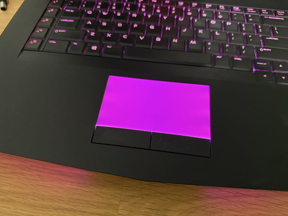 Alienware 15 R2 / i5-6300HQ / 16GB RAM / 1 TB SSD