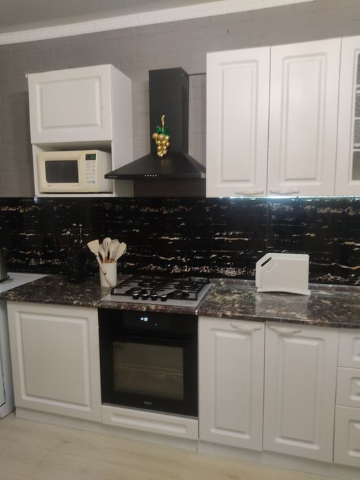 Кухонный гарнитур. Продам кухонный гарнитур вместе с техникой.