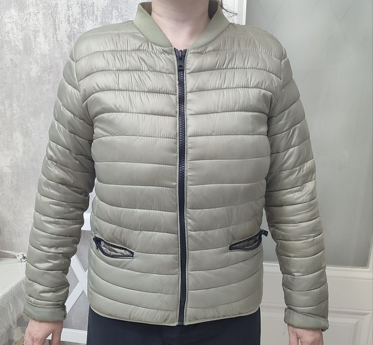 Продам куртку лёгкую весна осень недорого!