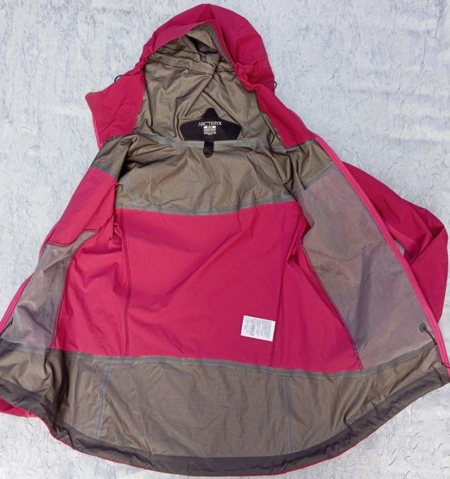 Geaca  dama  Arcteryx !