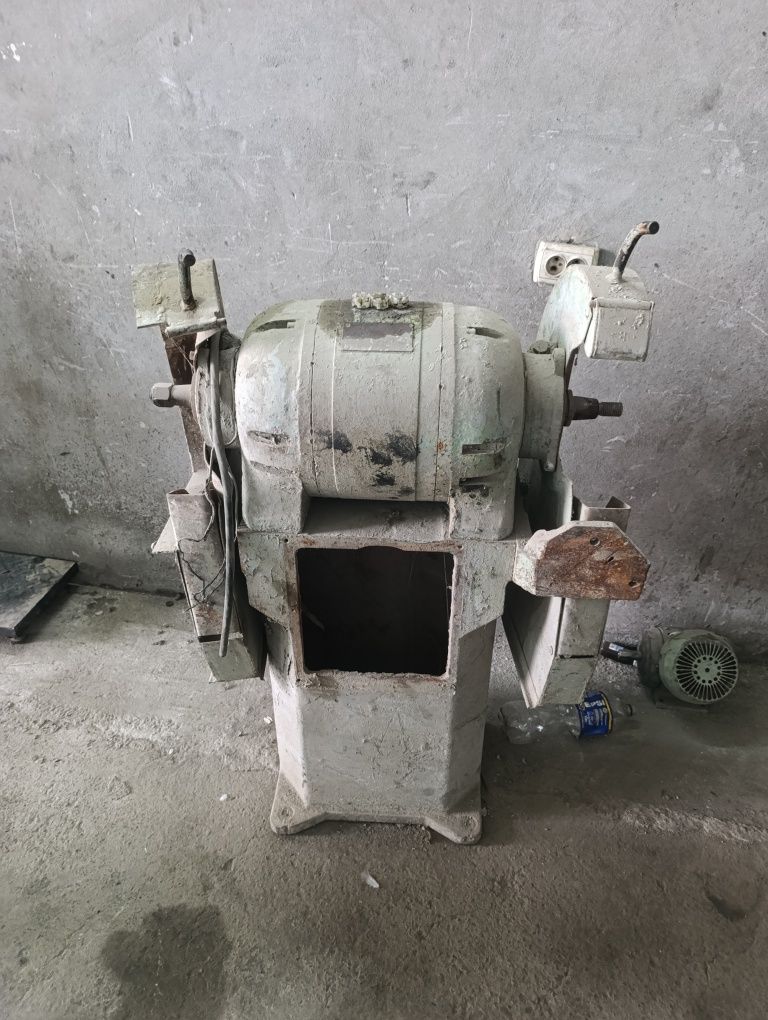 Tokarni aparat qayroq