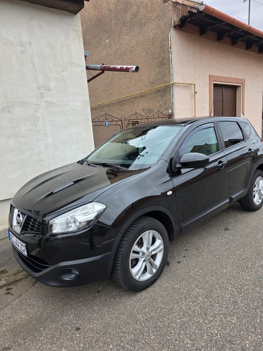 De vinzare Nissan Qashqai 2013 luna 12