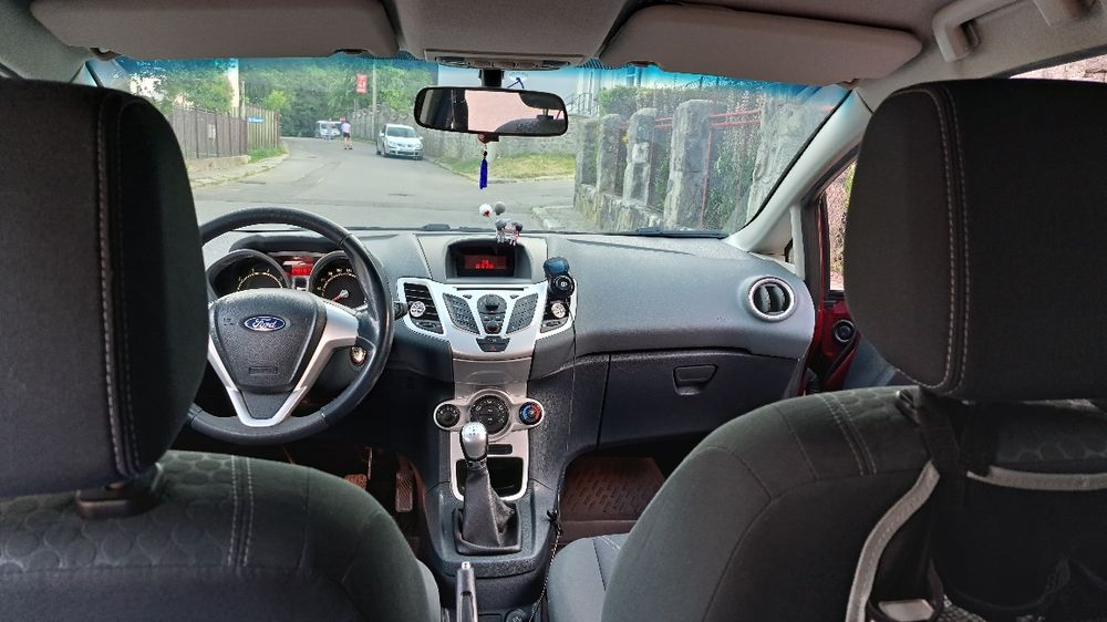 Ford fiesta   Titanium Magenta