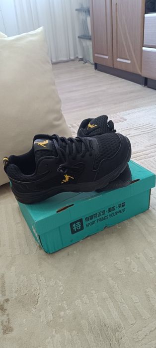 Продам новые кроссовки jordan
