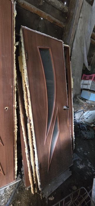 Продам двери в сборе с косяками