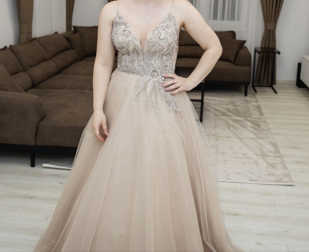 Официална бежова рокля M/L размер