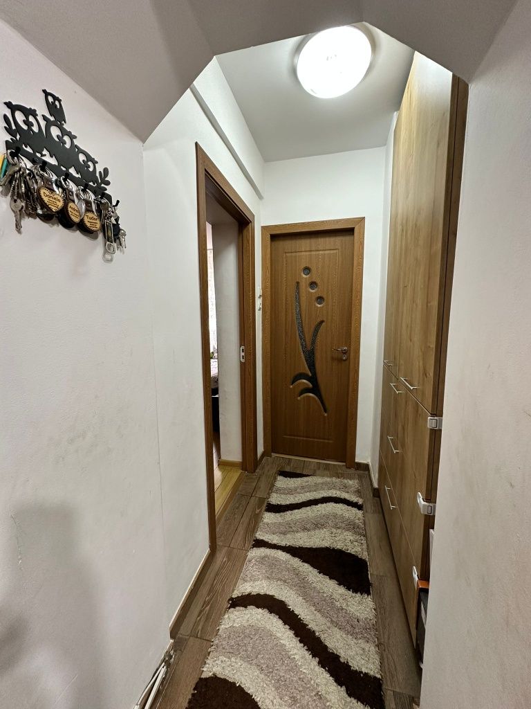 Vând apartament 3 camere decomandat in zona Andrei Muresan-Cibinului