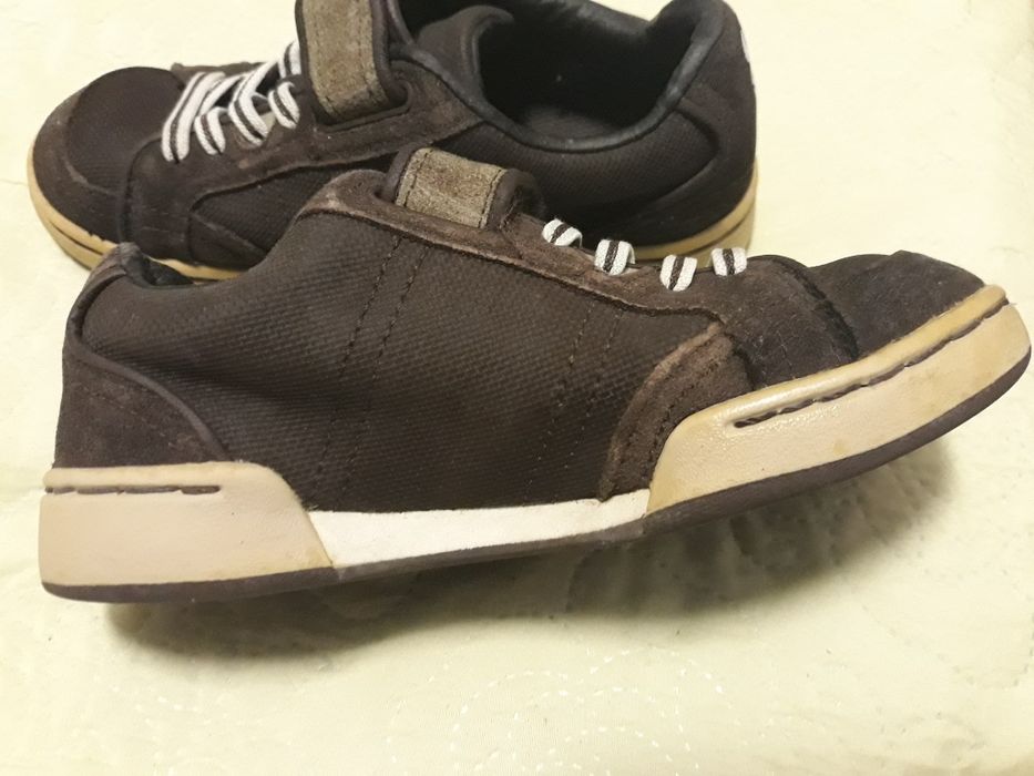 Adidași Artengo, mărimea 29,( 18.5 ), culoarea maro