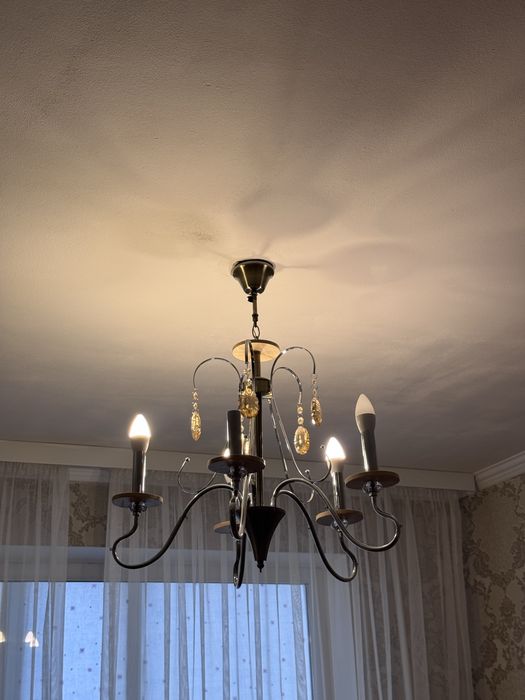 Продам люстру