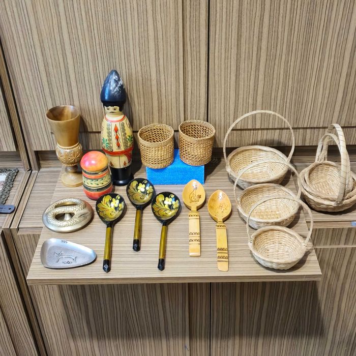 Шкатулки декоративные и изделия из дерева , кожи , керамики и металла.