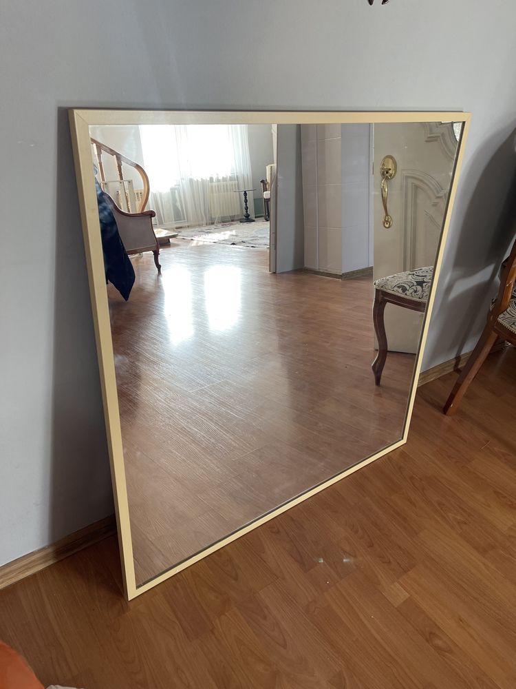 Зеркало в рамке