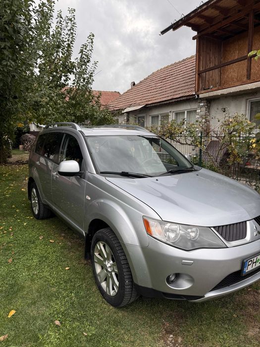 Mitsubishi Outlander 2.0 Di-D Instyle 4WD 7Locuri
