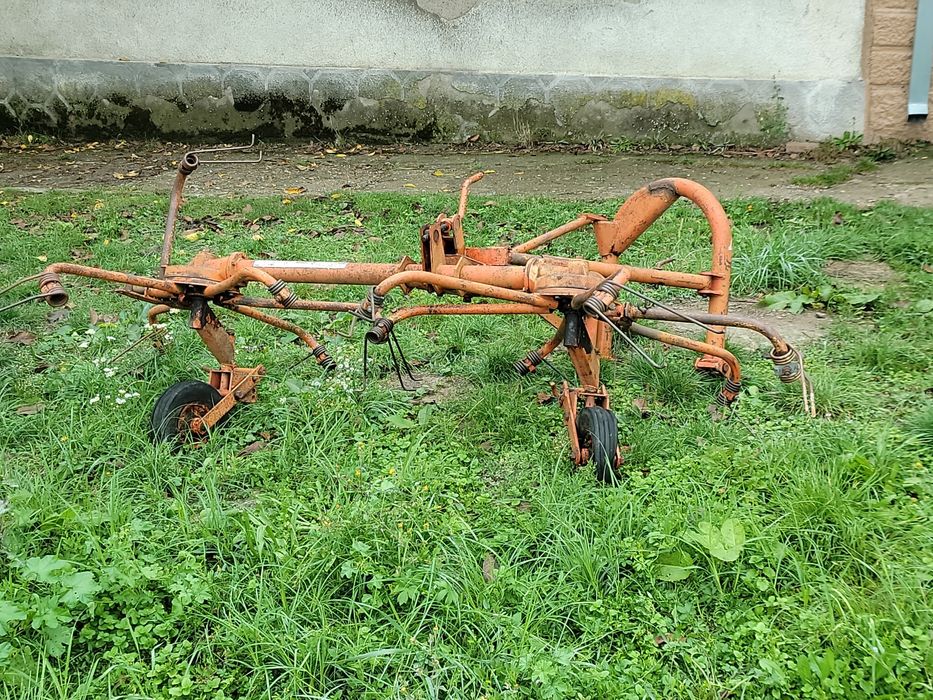 Greblă Rotativă de fân