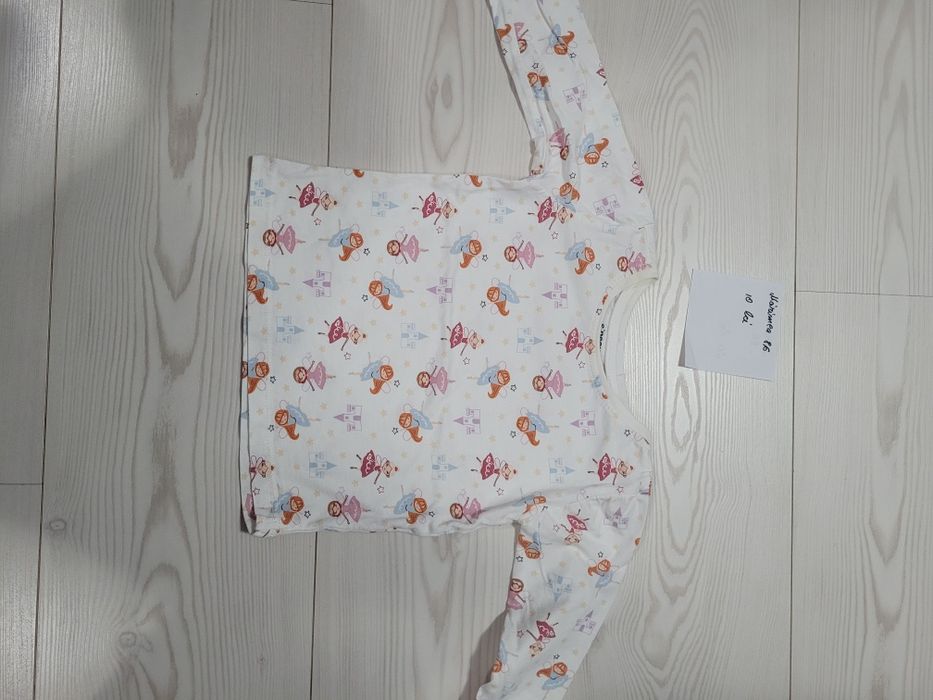 Vand haine mărimea 86,preț pe bucata
Nu asigur transport