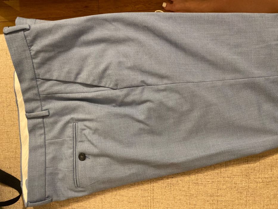 Vând pantaloni Zara