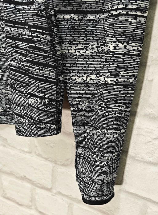 NIKE Pro  Оригинална дамска фланелка за фитнес /  бягане размер S