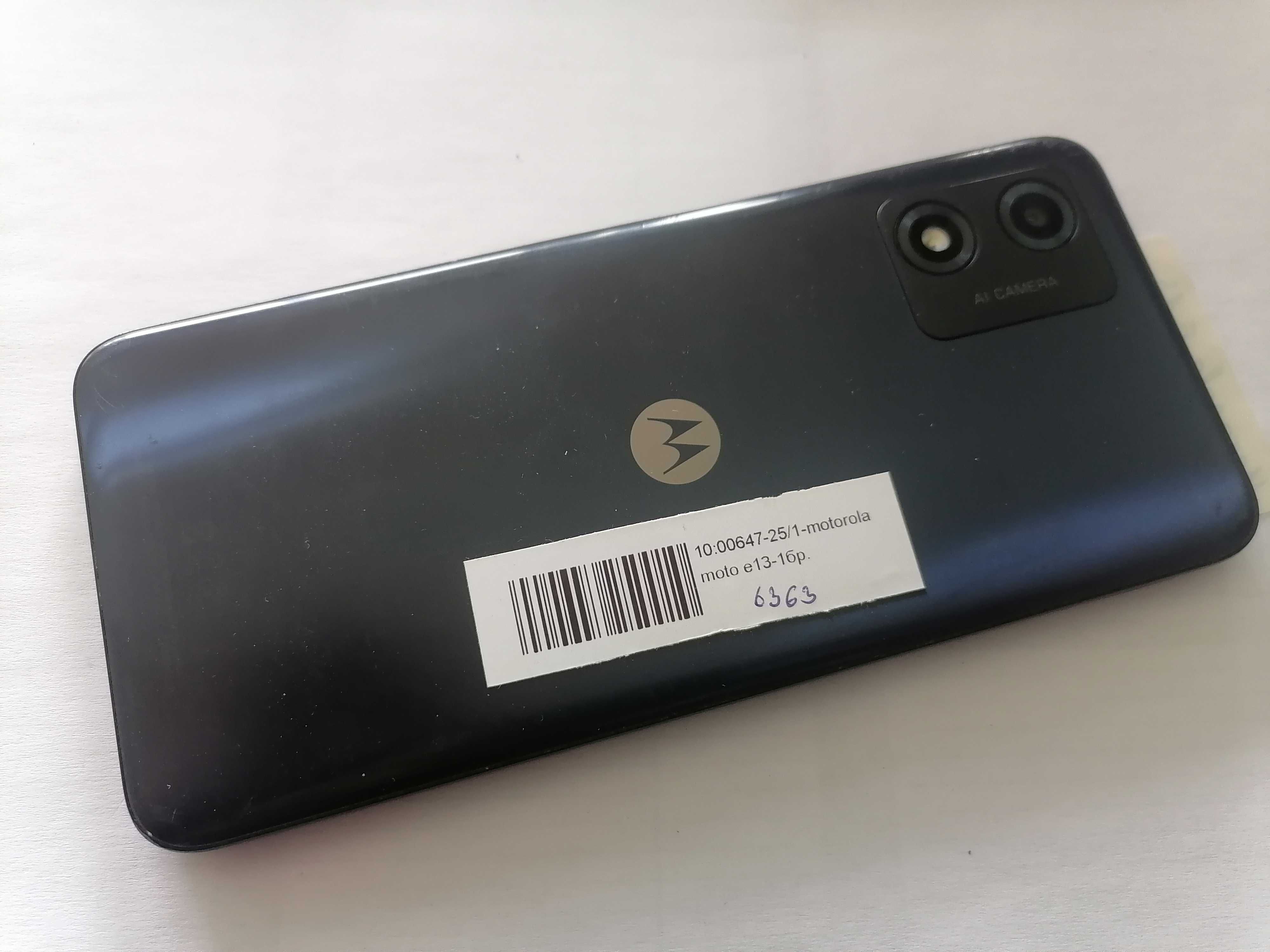 Мобилен телефон Motorola E13