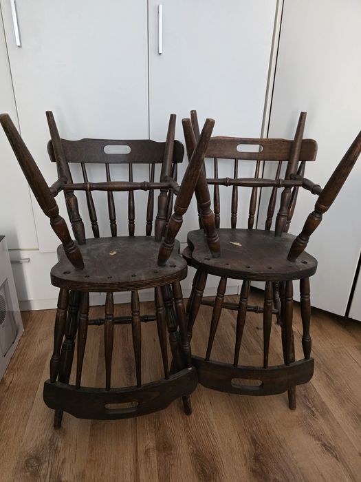 Ретро дървени столове