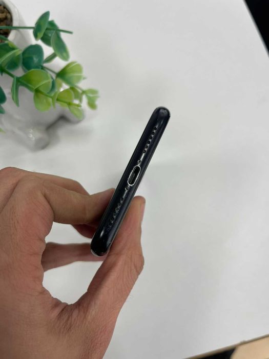 Продавам Iphone XR 128GB