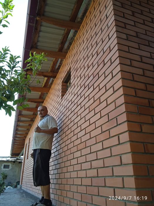Кладка Облецовчни и Обычным Кирпича Балкона,Перегородка,Малярным Работ