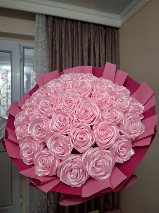 Букет из атласных лент.