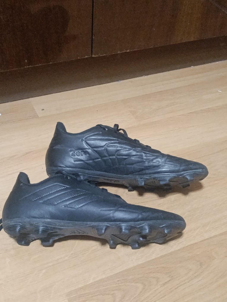 Бутонки на adidas