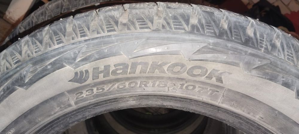 Продам зимние шины(шипы) 18р