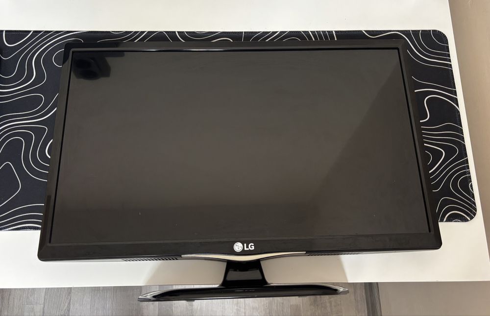 Телевизор LG 22 инча с HD готовност и метален дизайн 22LF450B