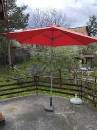 Чадър, градински, червен, с камък за основа