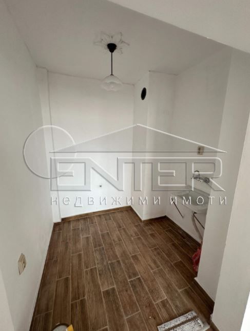 Продава се Тристаен апартамент в Варна, Цветен квартал - 80 кв.м за 1750 €/кв.м - Снимка #8