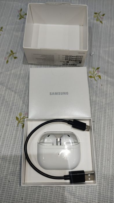 Căști Samsung Galaxy buds 3 și   încărcător wireless