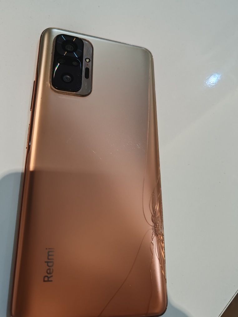 Продавам Xiaomi redmi note 10 pro