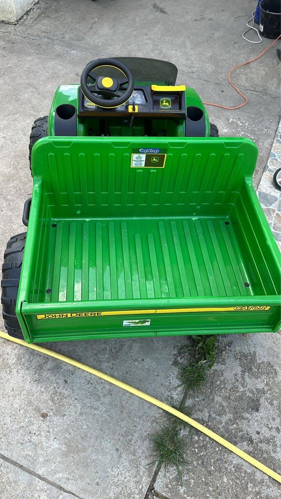 Vand Tractoraș Marca John Deere copii